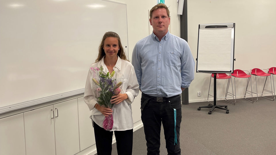 Bild på studenten Kerstin Axelsson och teknikchef Robert Hansson