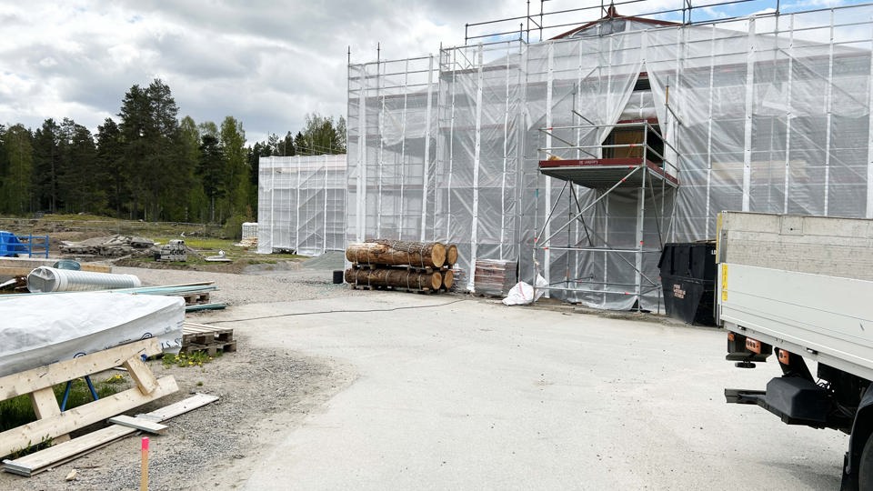 Byggplats där en förskola växer fram.