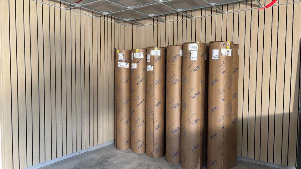 Nya innerväggar i renoverad skola.