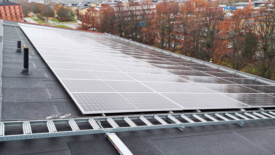 Nymonterad solcellsanläggning på Kvarngärdesskolan.