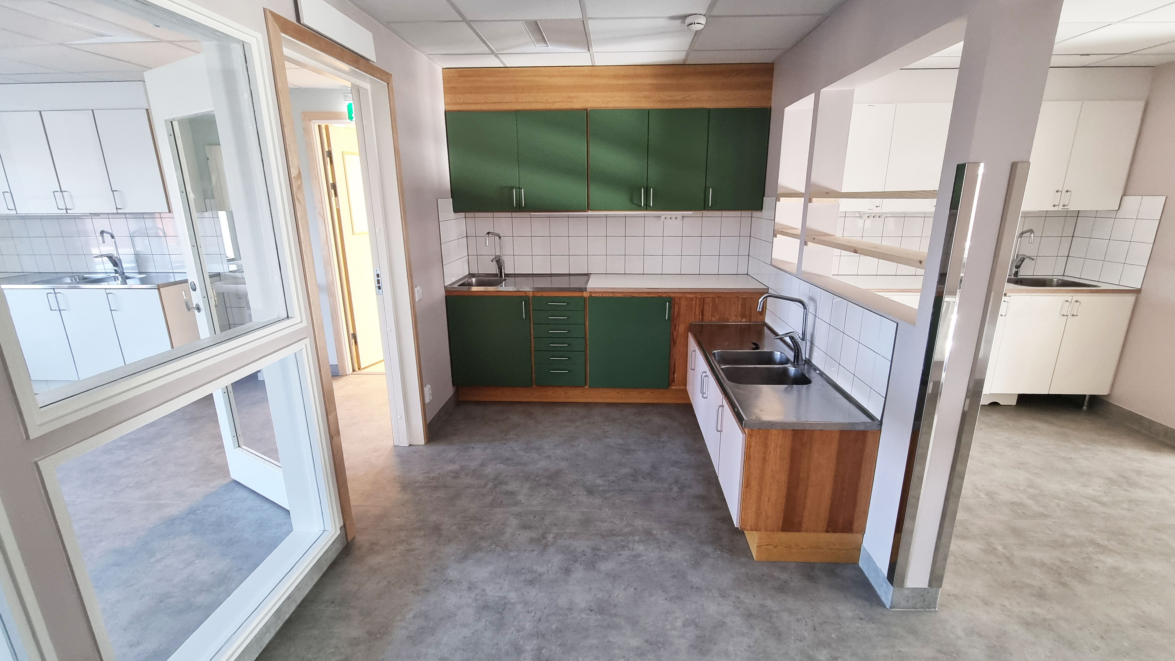 Nyrenoverad köksmiljö på en förskola.