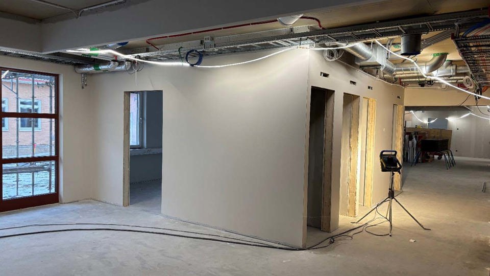 Invändig pågående renovering i skola.